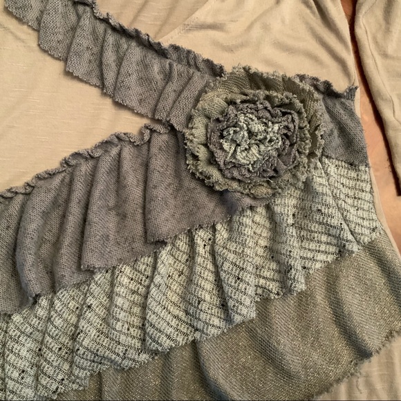 BKE Boutique Asymmetrical Top - Picture 4 of 5